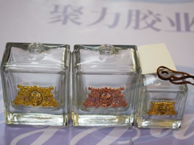 玻璃粘金屬膠水案例，聚力膠水無氣味不發白耐老化符合環保標準